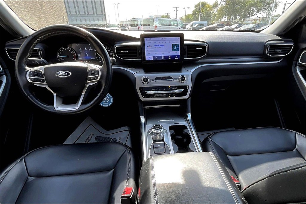 Certified 2022 Ford Explorer XLT w/ Equipment Group 202A image 14