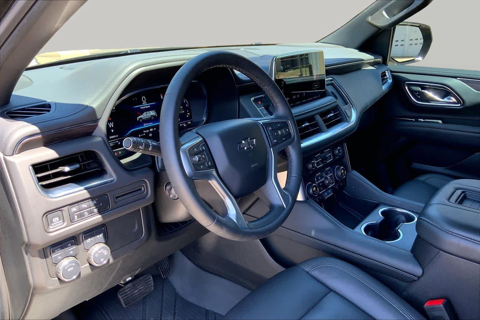Used 2024 Chevrolet Tahoe Z71 w/ Luxury Package AWD/4WD image 18