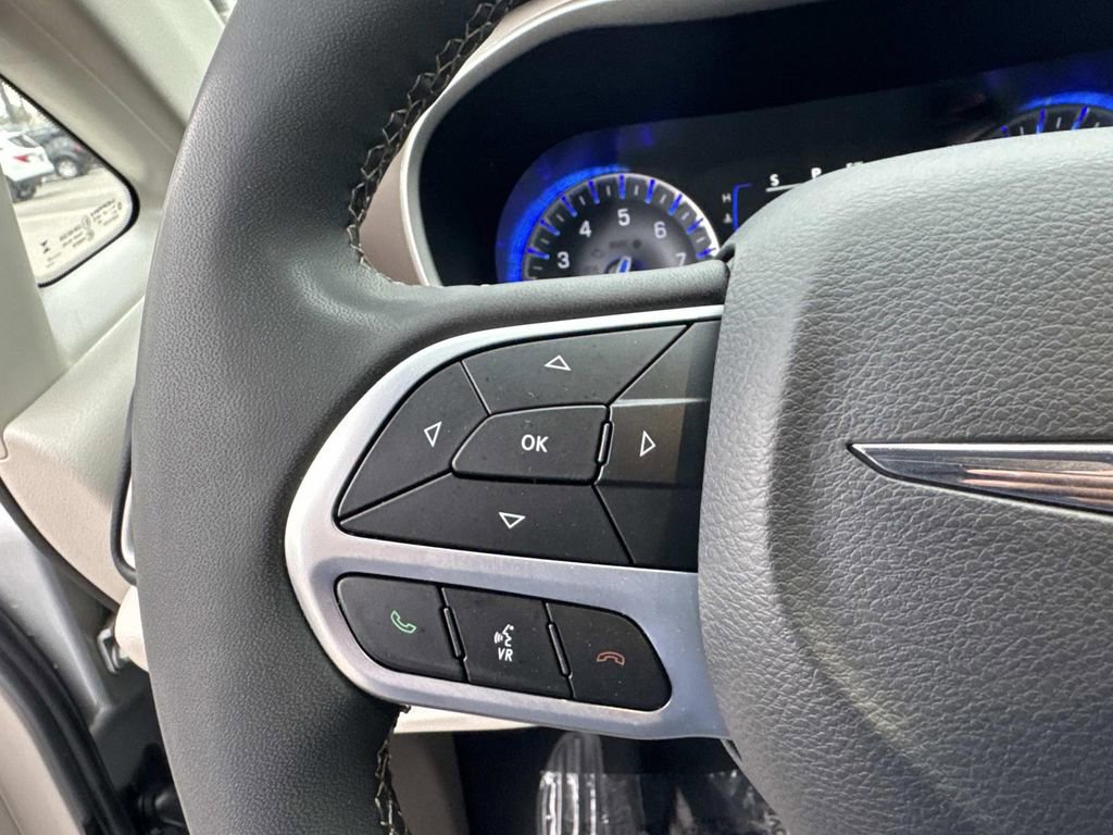 Used 2023 Chrysler Voyager LX image 20