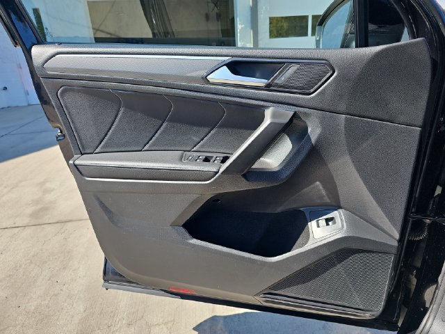 Used 2022 Volkswagen Tiguan SE R-Line FWD image 26
