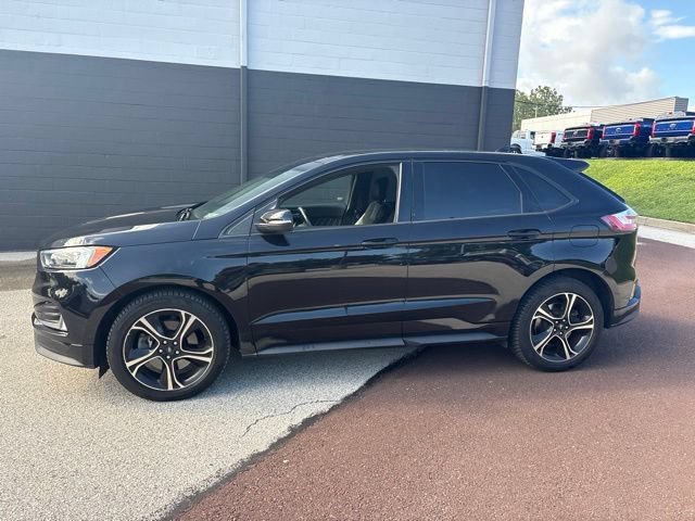 Certified 2019 Ford Edge ST w/ Cold Weather Package AWD/4WD image 4