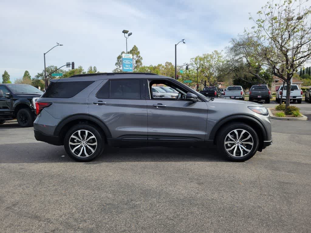 Certified 2025 Ford Explorer ST-Line AWD/4WD image 7