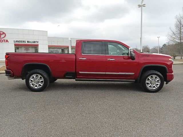 Used 2024 Chevrolet Silverado 2500 High Country w/ High Country Premium Package AWD/4WD image 2