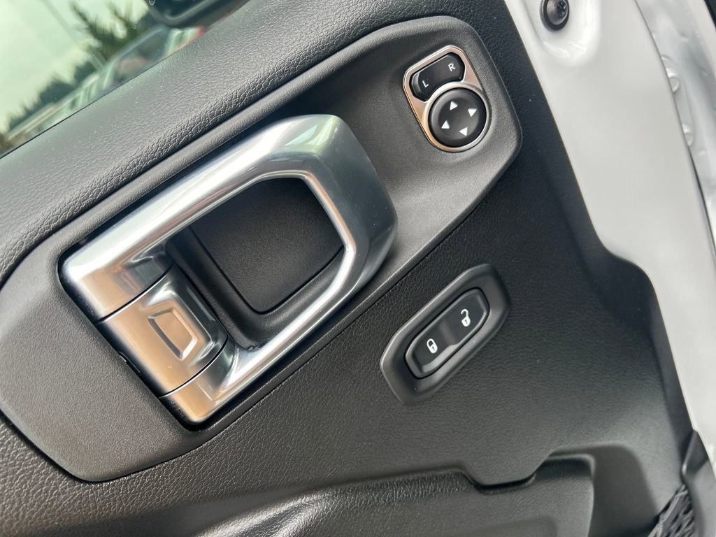 Used 2023 Jeep Wrangler Rubicon w/ Steel Bumper Group image 19