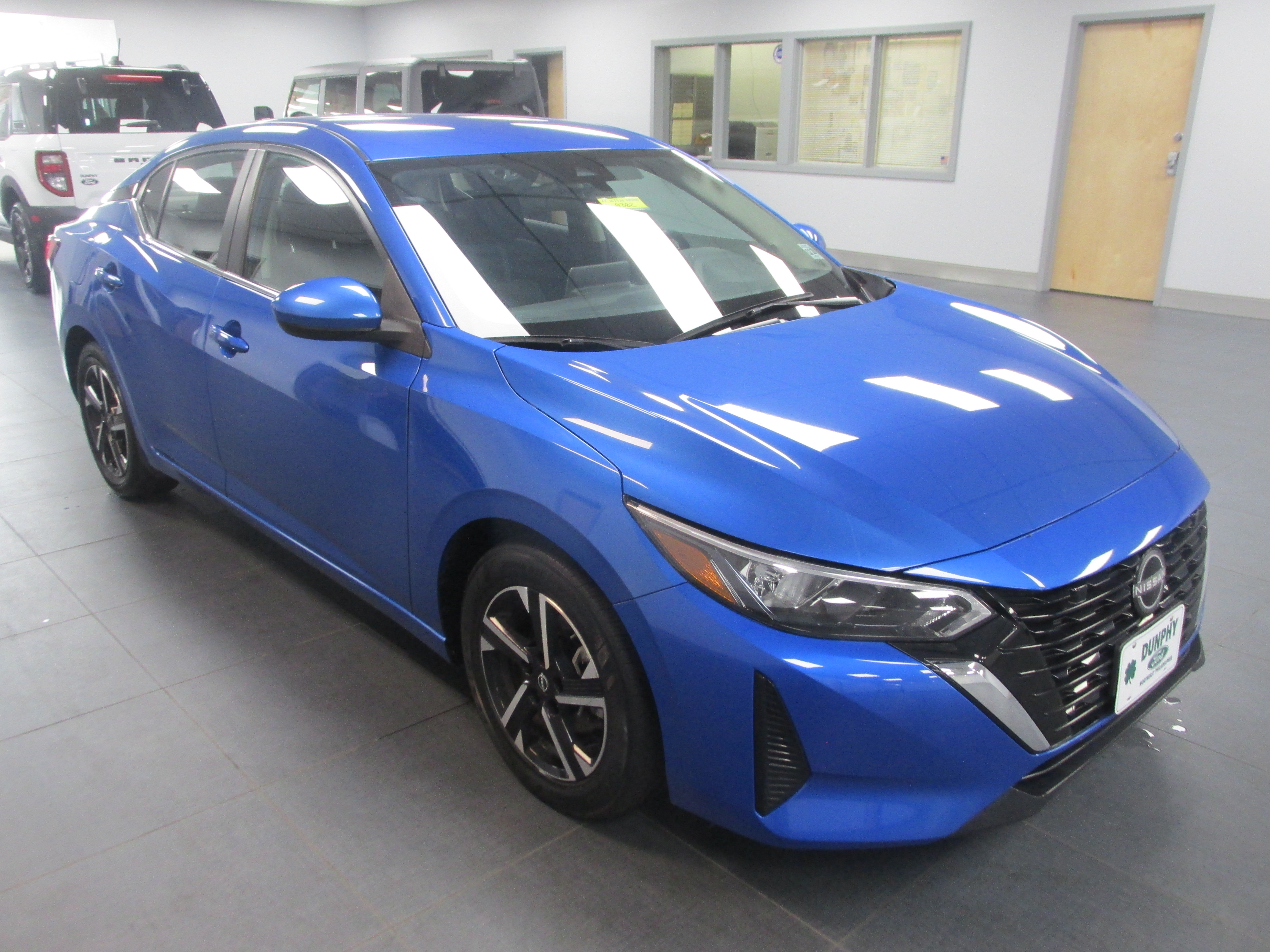 Used 2024 Nissan Sentra SV FWD image 3