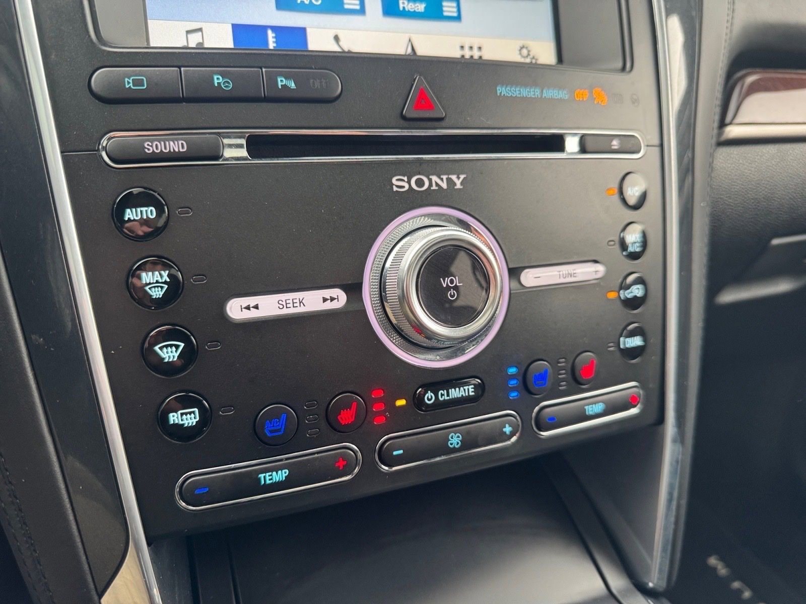 Certified 2017 Ford Explorer Platinum image 29