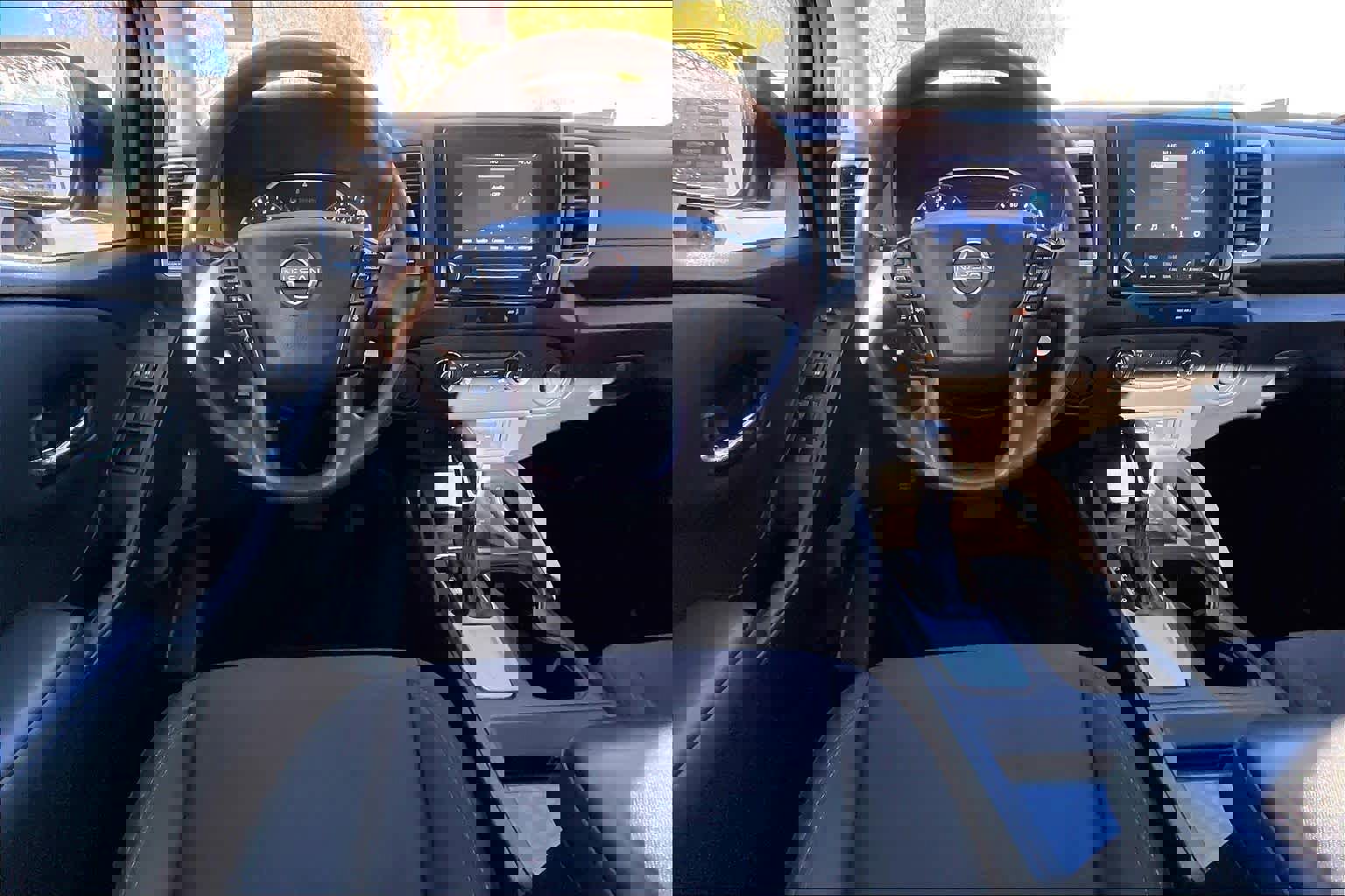 Used 2022 Nissan Frontier SV w/ Technology Package image 8