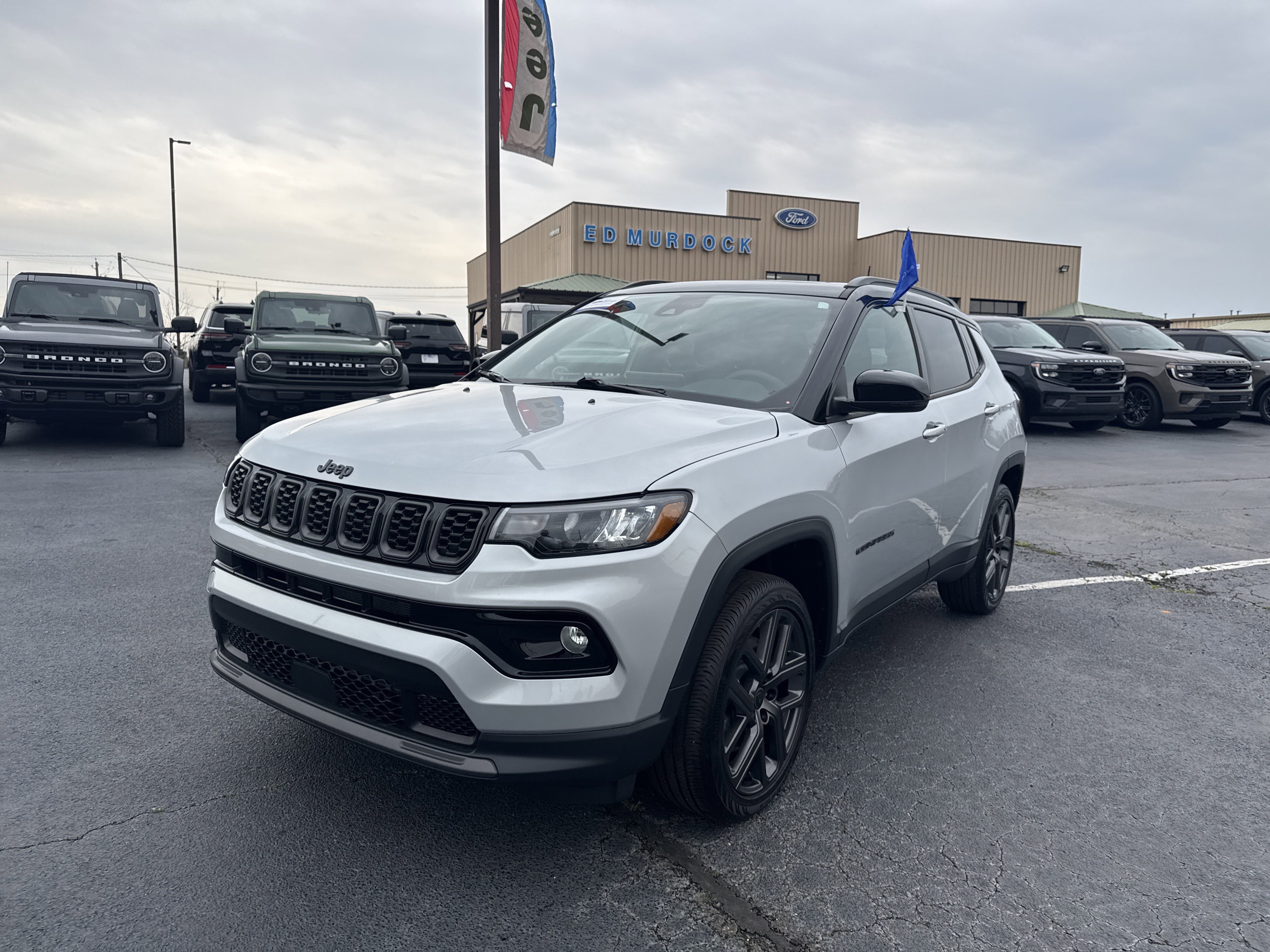 Used 2025 Jeep Compass Limited w/ Sun & Sound Group image 2