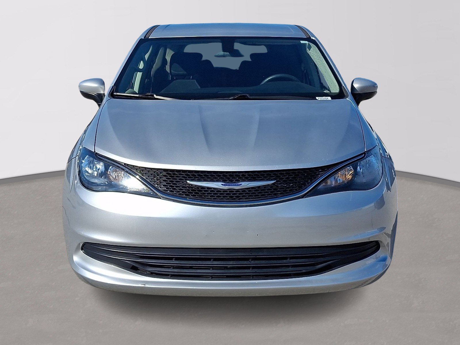 Used 2022 Chrysler Voyager LX image 2