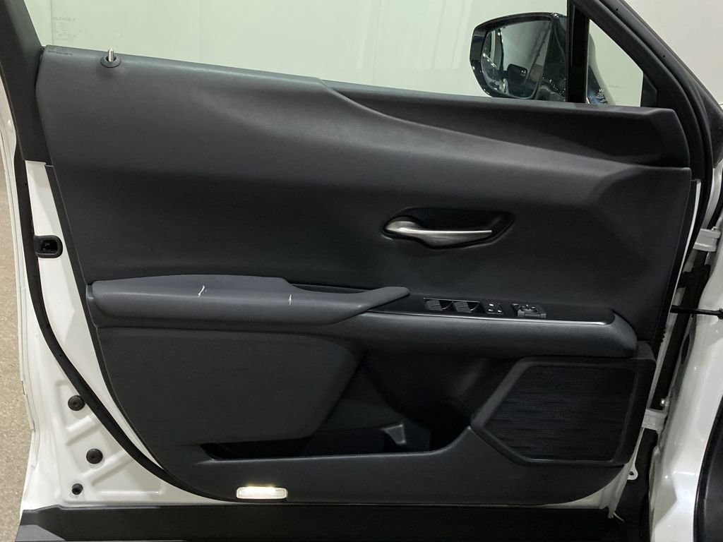 Used 2019 Lexus UX 200 image 24