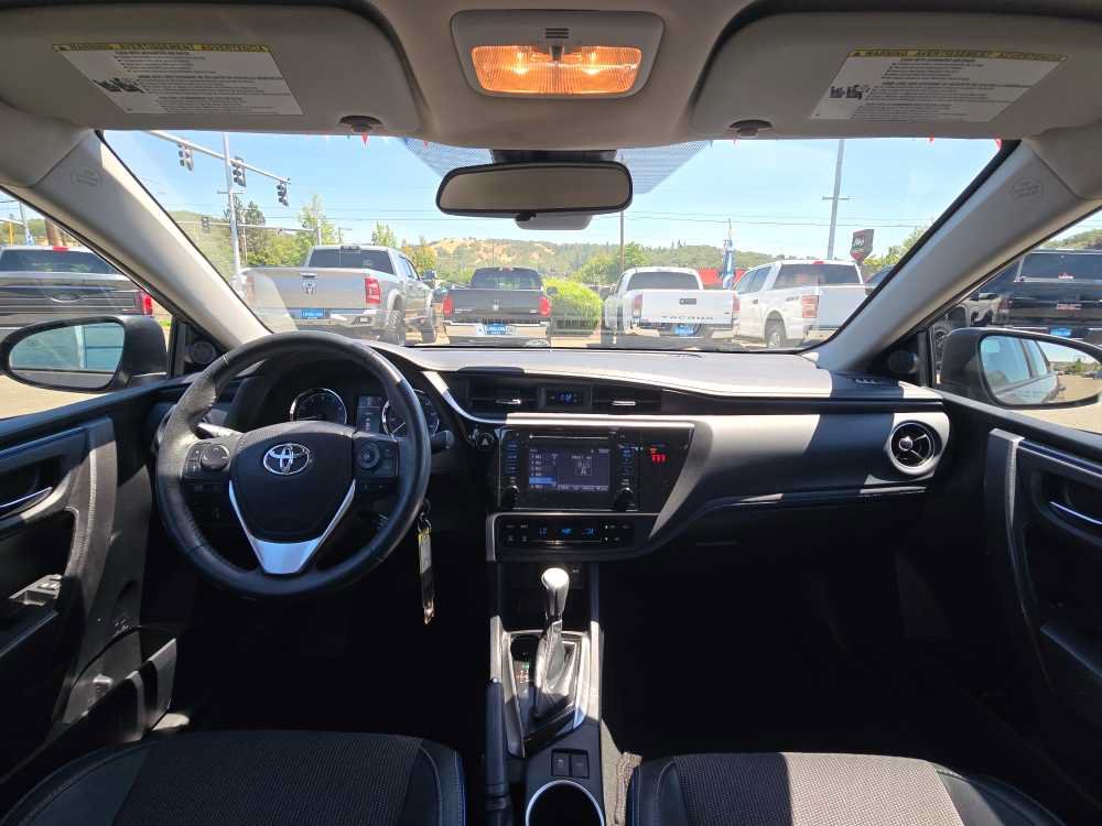 Used 2018 Toyota Corolla SE w/ Carpet Mat Package (TMS) FWD image 15