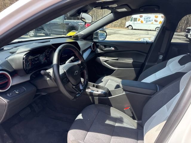 Used 2024 Chevrolet Trax RS FWD image 9