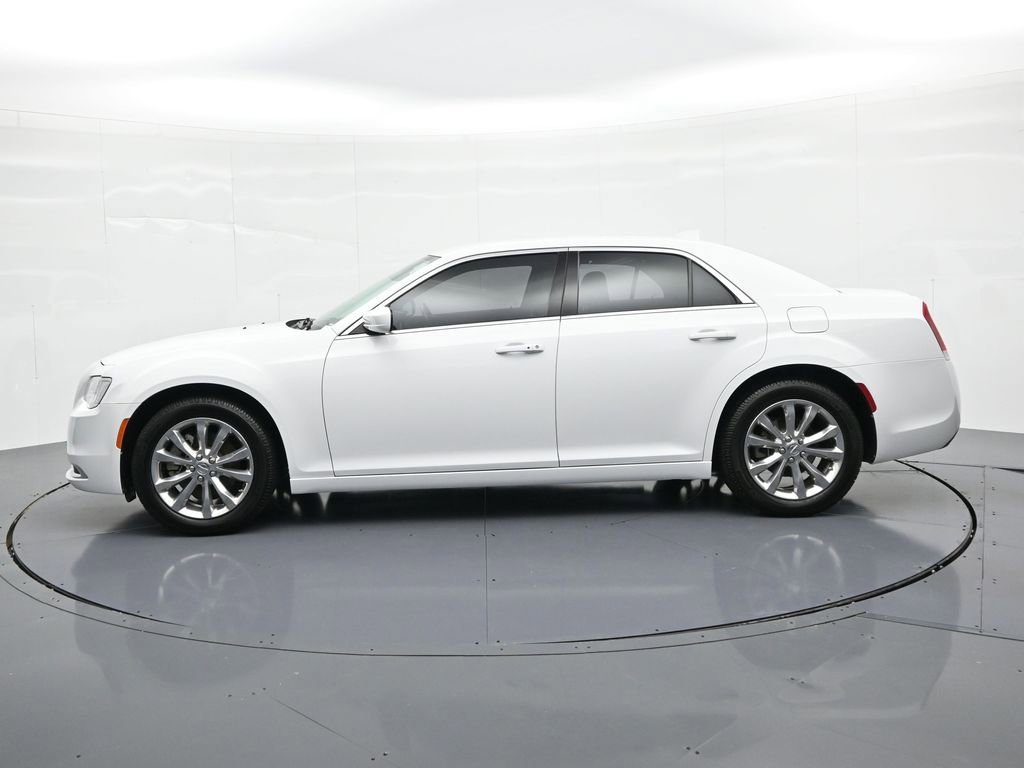 Used 2022 Chrysler 300 Touring AWD/4WD image 9