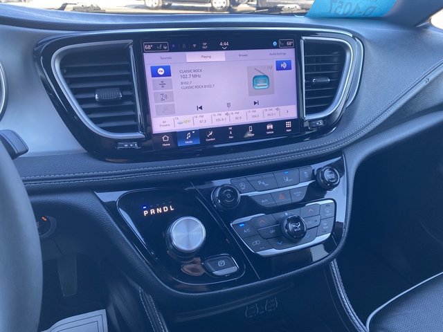 Used 2025 Chrysler Pacifica Limited image 26