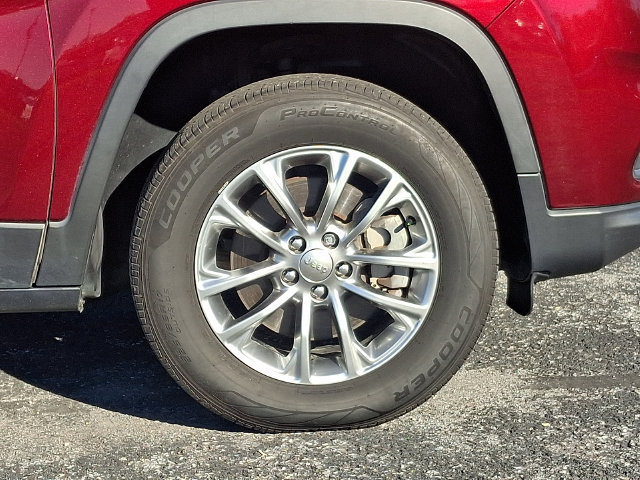 Used 2019 Jeep Cherokee Latitude Plus w/ Cold Weather Group AWD/4WD image 8
