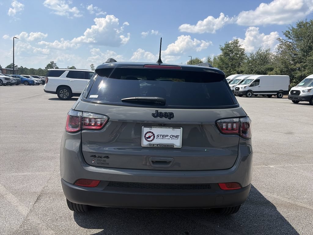 Used 2024 Jeep Compass Latitude w/ Convenience Group AWD/4WD image 6