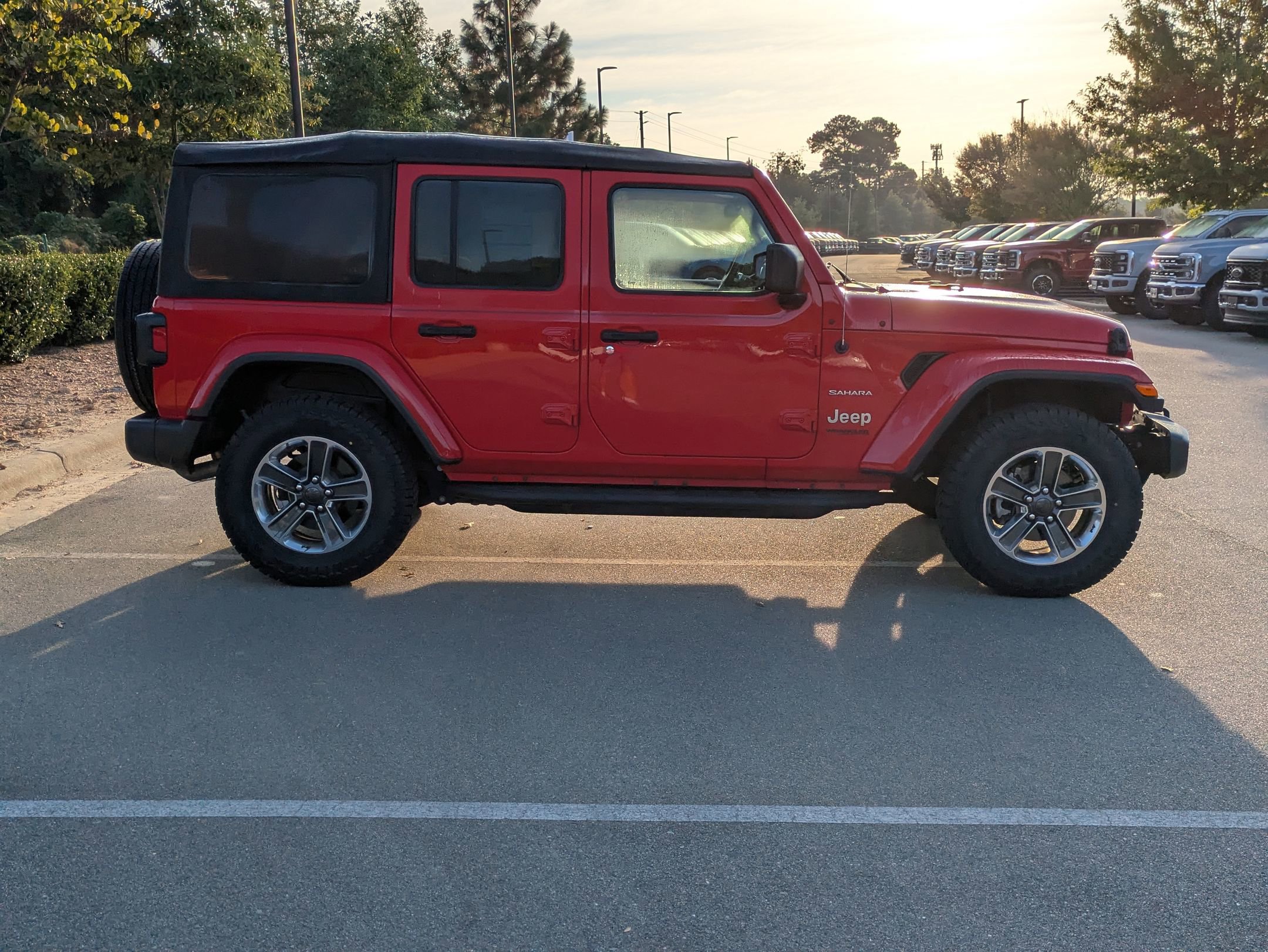 Used 2020 Jeep Wrangler Unlimited Sahara image 7
