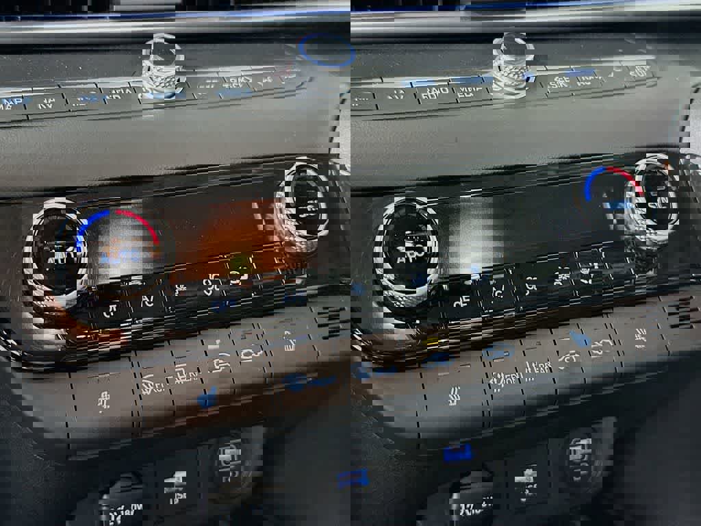 Used 2022 Hyundai Elantra Limited image 20