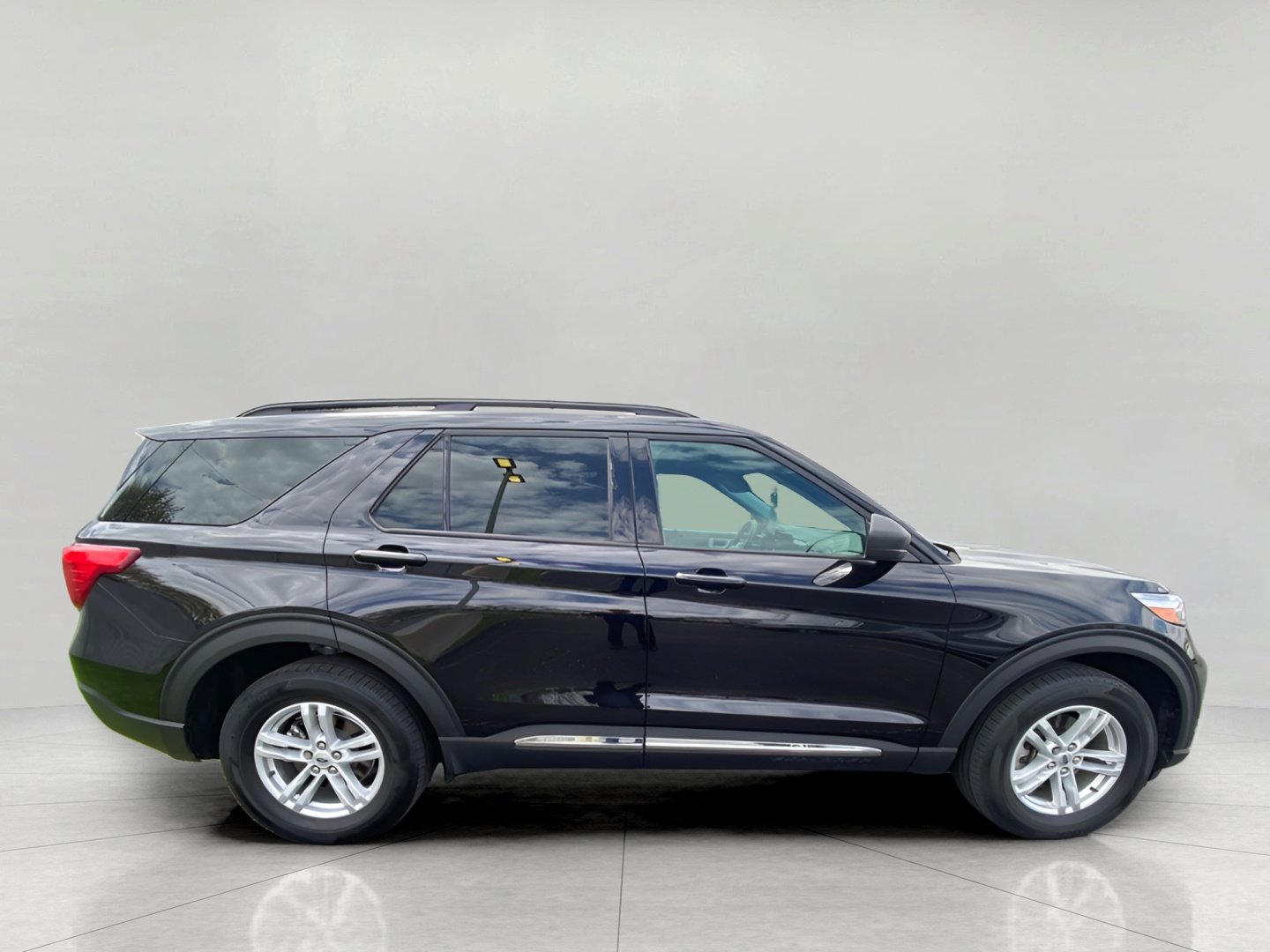 Certified 2024 Ford Explorer XLT AWD/4WD image 6