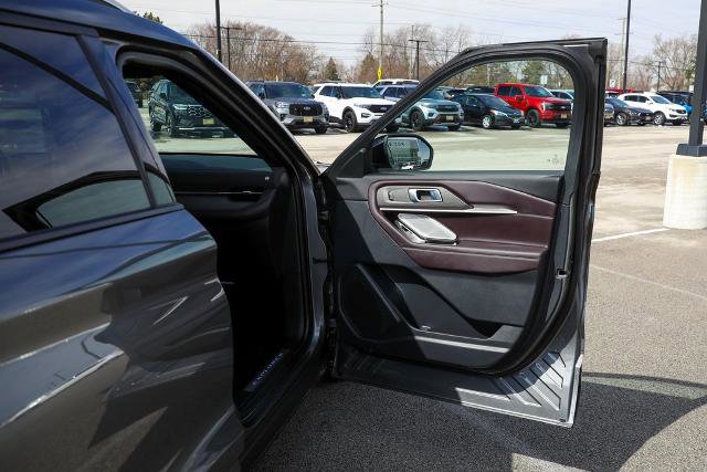 Certified 2025 Ford Explorer Platinum image 34