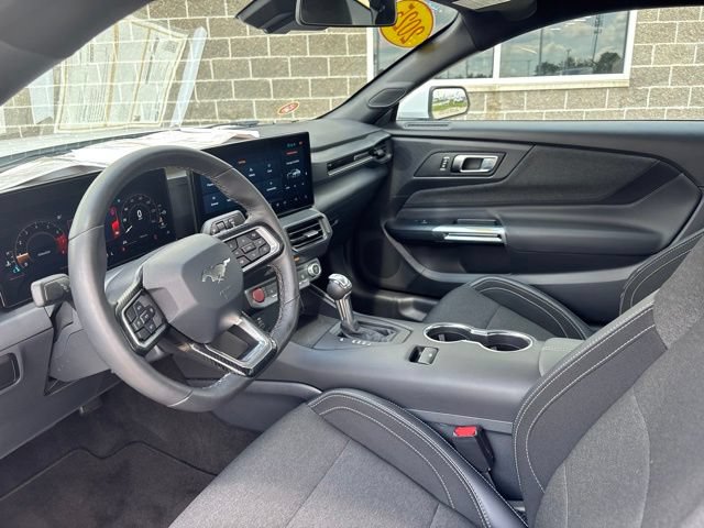Certified 2025 Ford Mustang Coupe RWD image 18