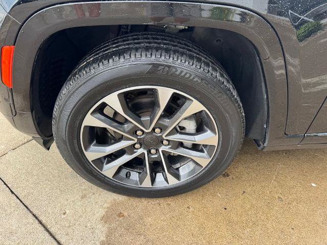 Used 2023 Jeep Grand Cherokee Overland w/ Advanced Protech Group III AWD/4WD image 7