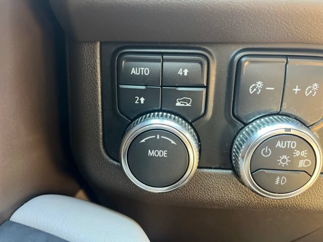 Used 2024 GMC Yukon SLT w/ SLT Luxury Package AWD/4WD image 16