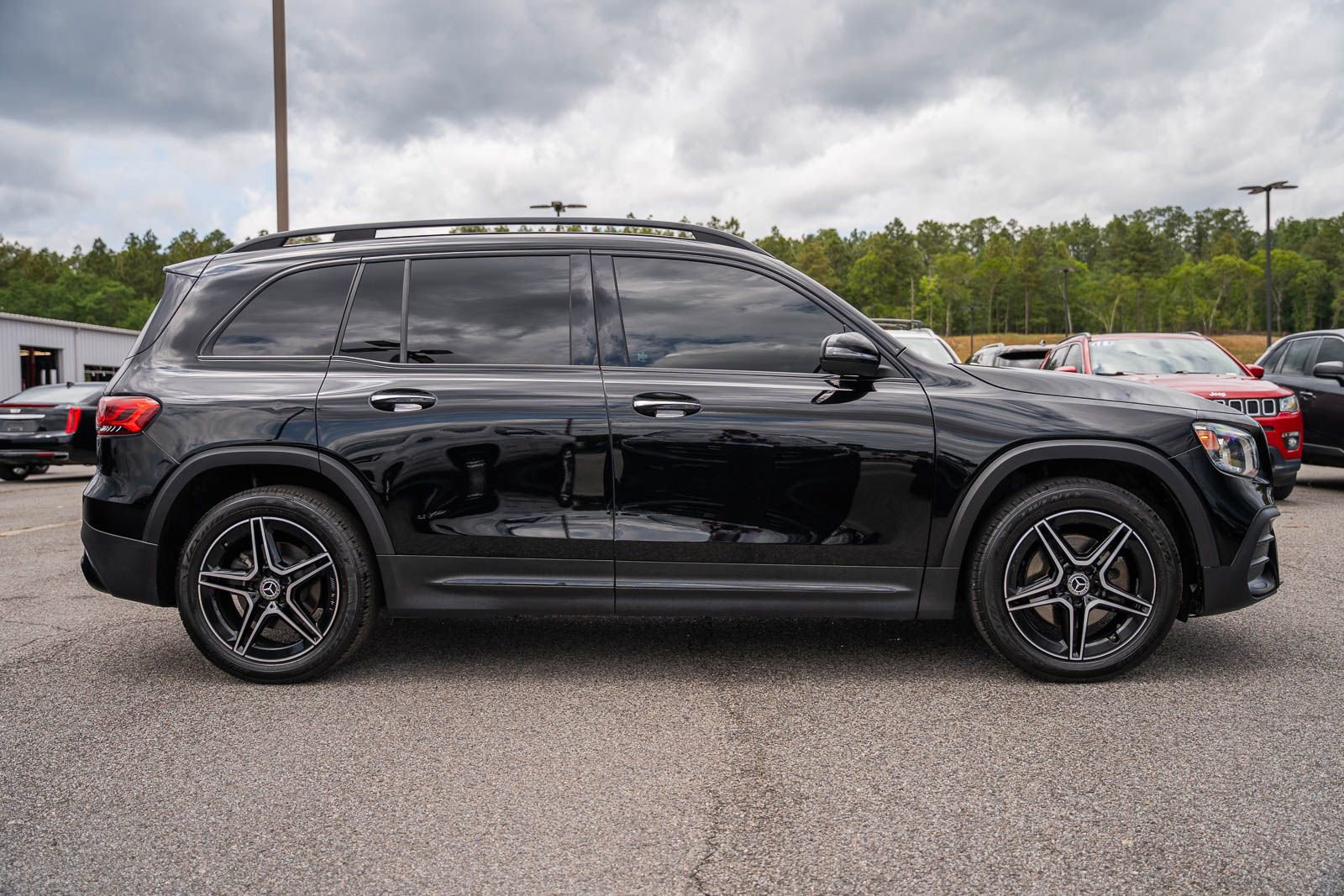 Used 2021 Mercedes-Benz GLB 250 4MATIC w/ AMG Line image 8