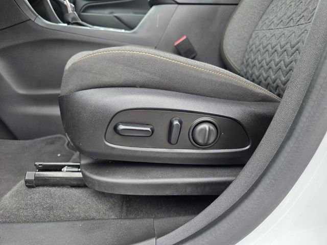 Used 2023 Chevrolet Equinox LT AWD/4WD image 13