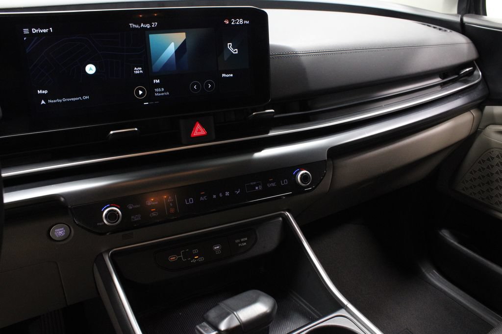 Used 2025 Kia Carnival FWD image 30