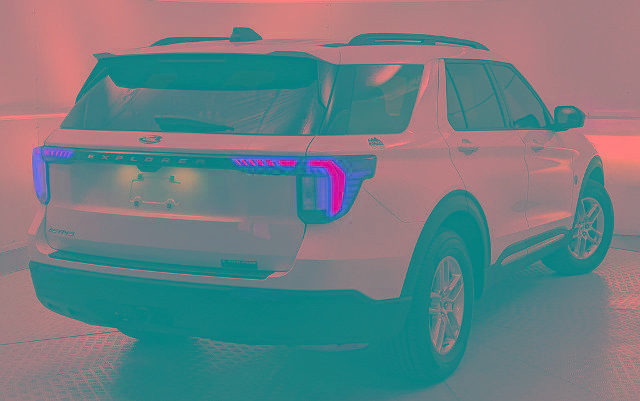 Certified 2025 Ford Explorer Active RWD image 4
