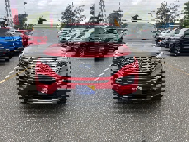 Certified 2022 Ford Explorer Limited w/ Equipment Group 301A image 8