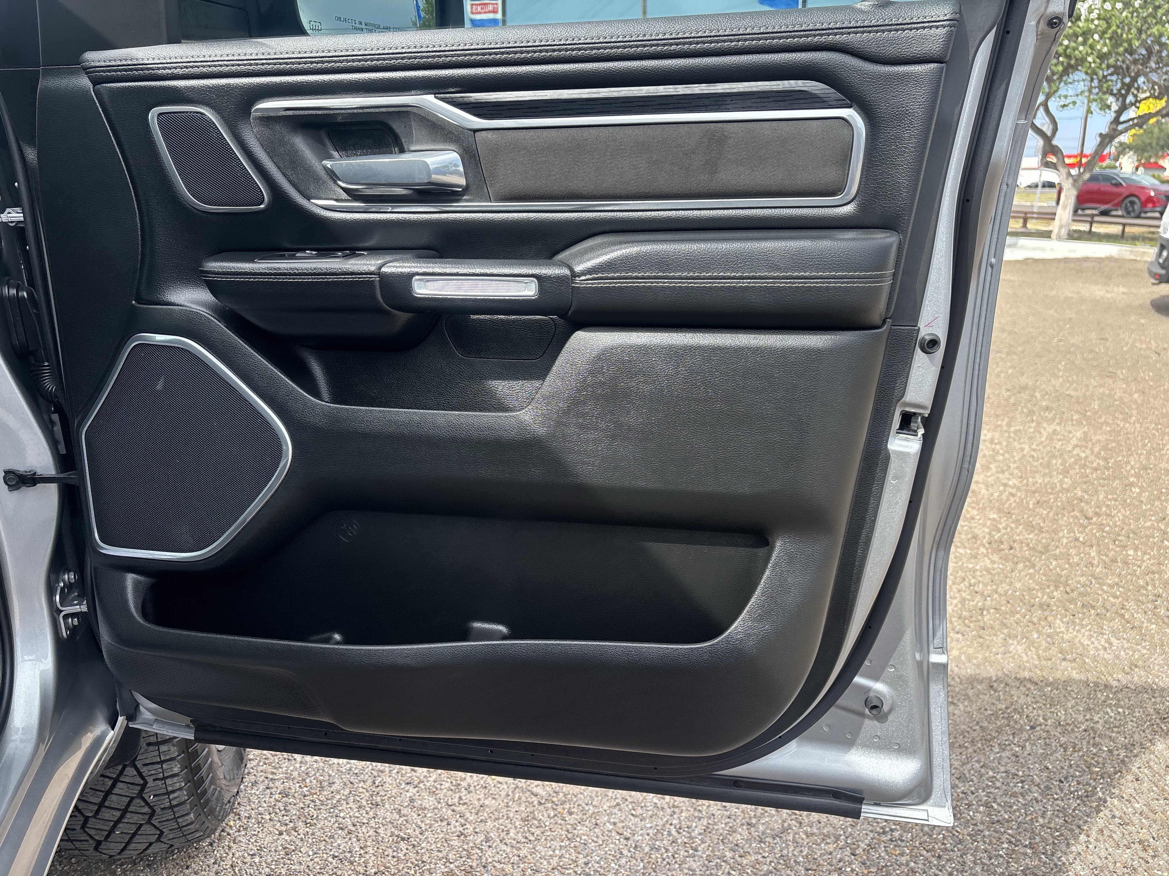 Used 2023 RAM 1500 Laramie AWD/4WD image 22