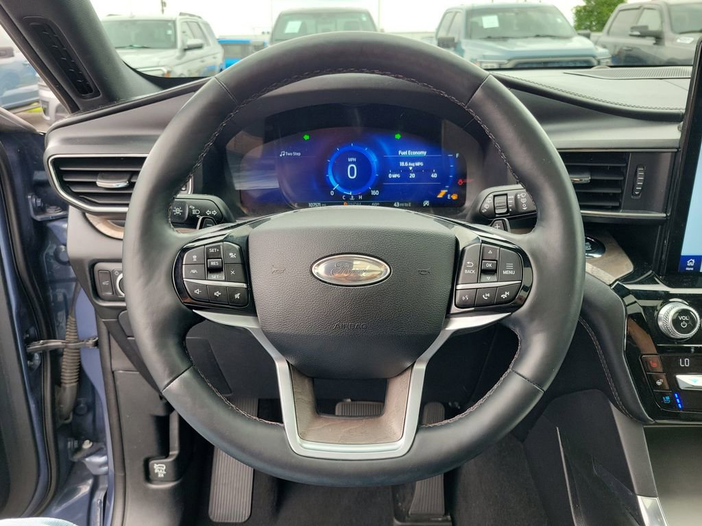 Certified 2021 Ford Explorer Platinum w/ Equipment Group 601A AWD/4WD image 23