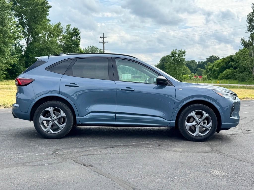 Certified 2023 Ford Escape ST-Line w/ Tech Pack #1 AWD/4WD image 4