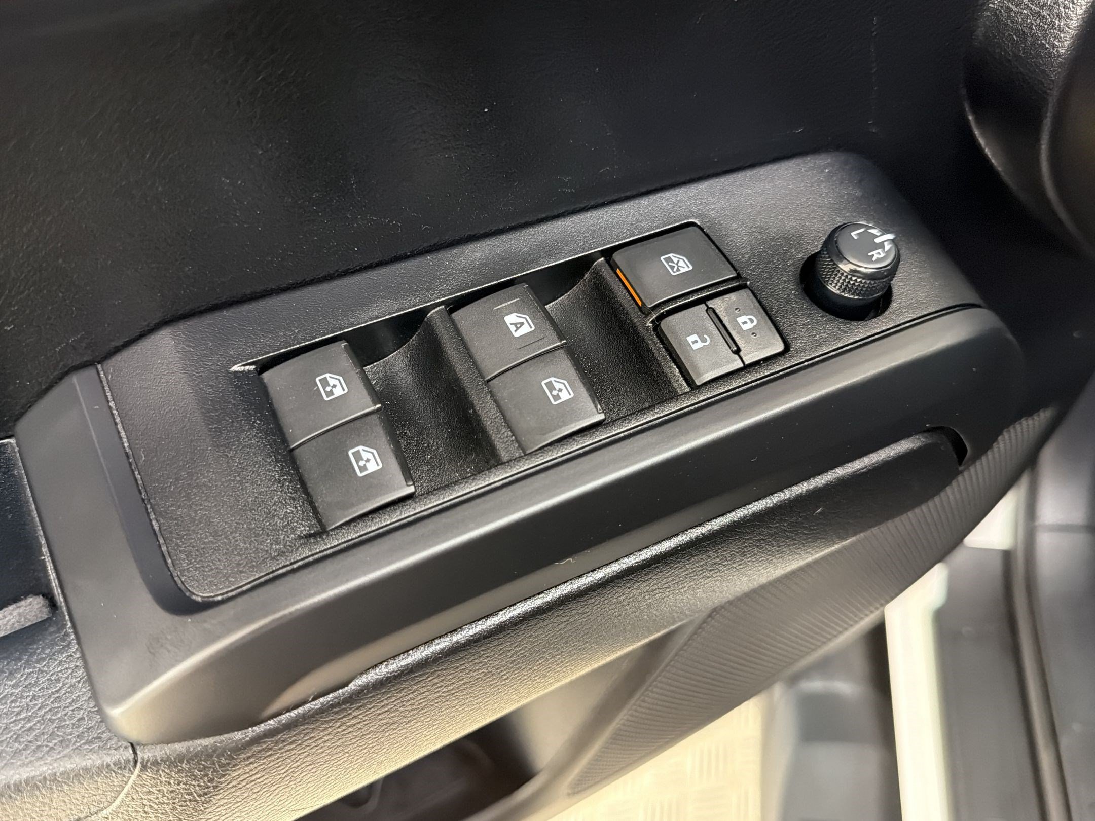 Used 2022 Toyota Tacoma SR AWD/4WD image 25