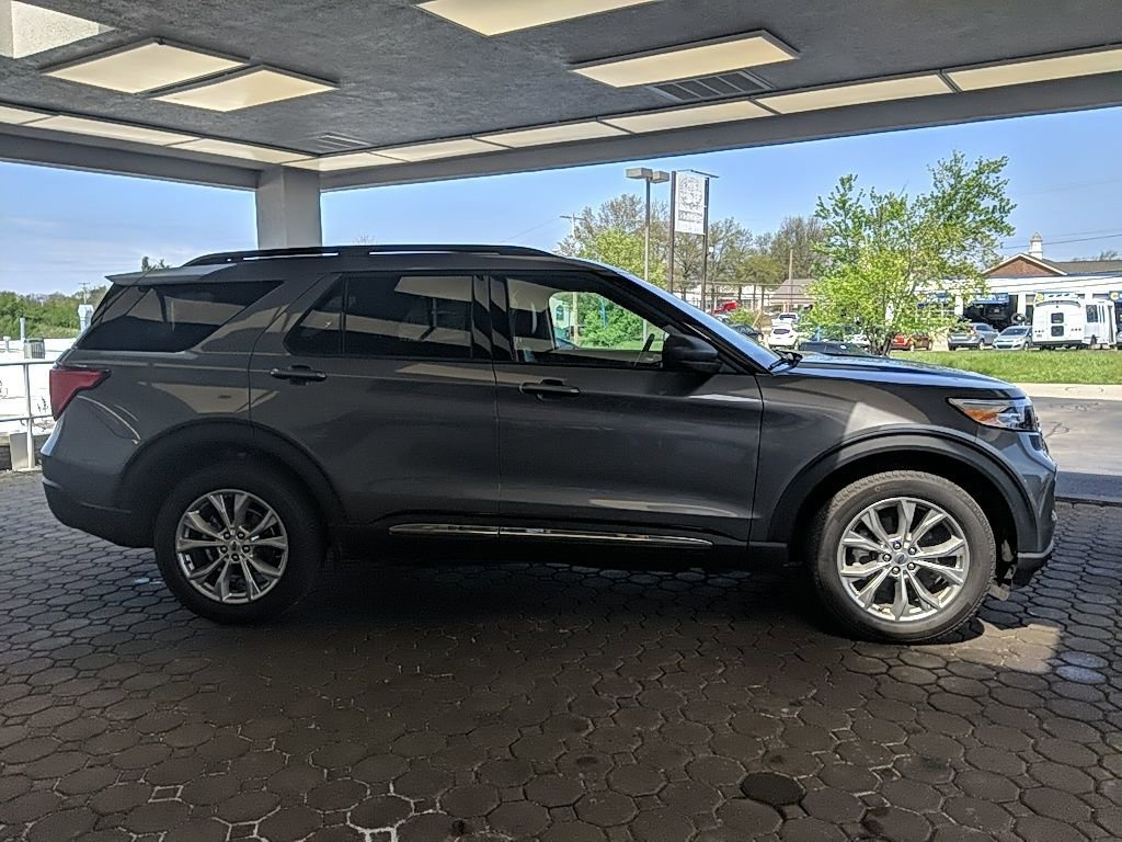 Certified 2023 Ford Explorer XLT w/ Equipment Group 202A AWD/4WD image 2