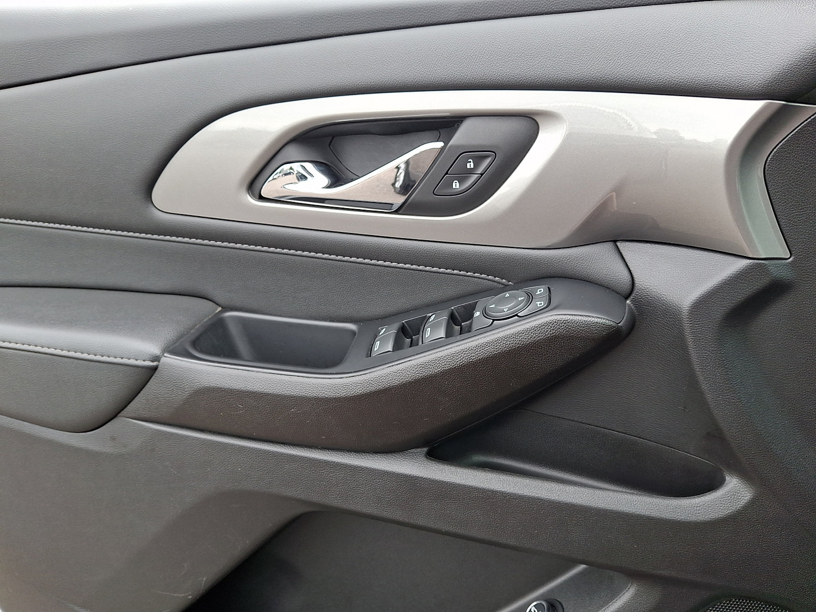 Used 2023 Chevrolet Traverse LT FWD image 21