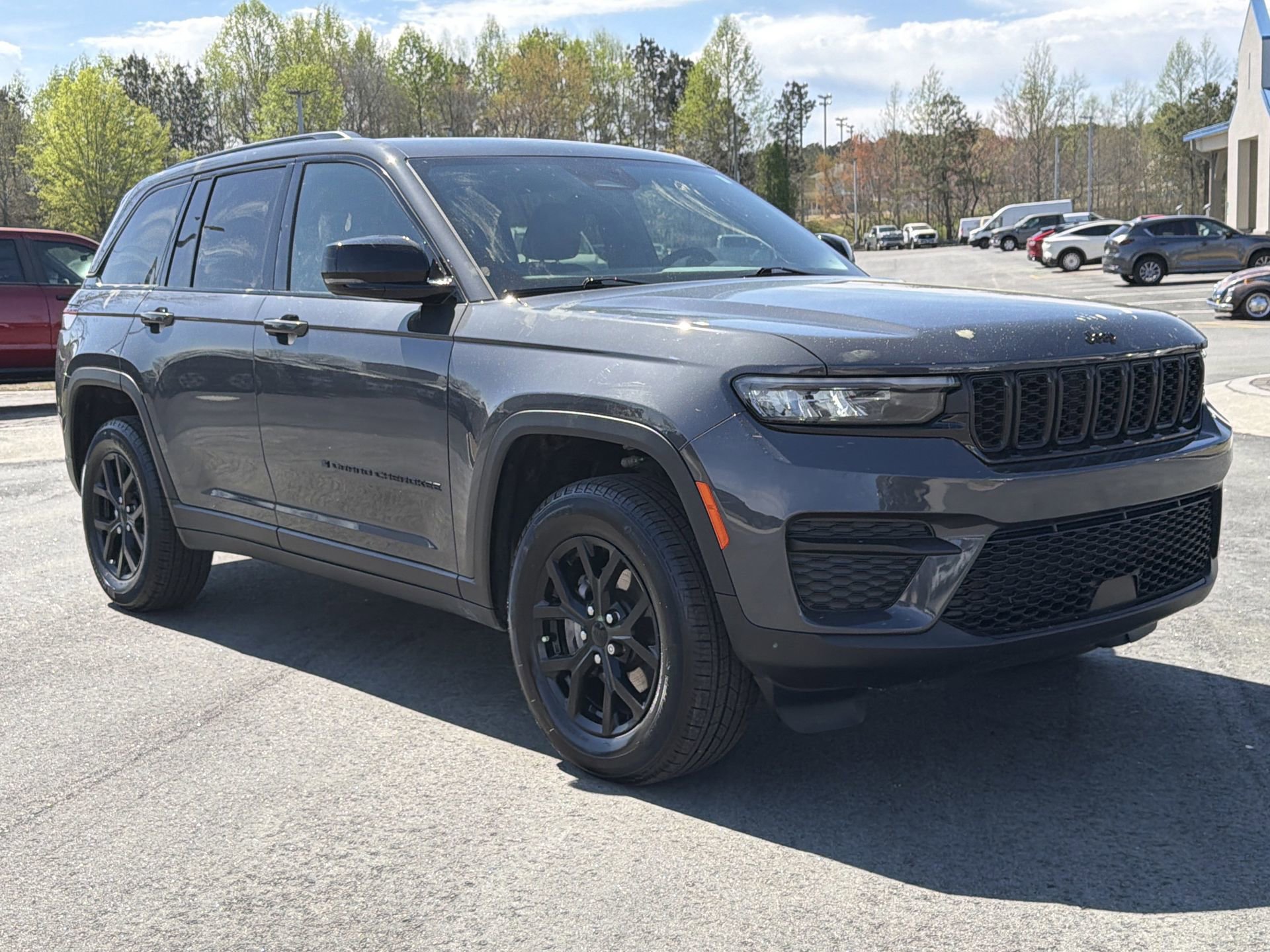Used 2025 Jeep Grand Cherokee Altitude image 28