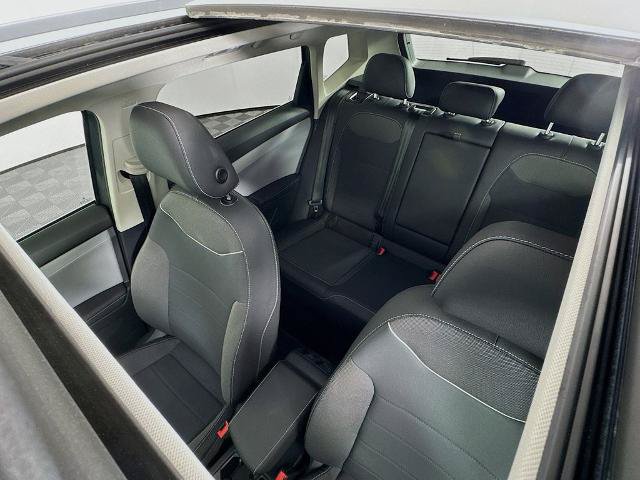 Used 2024 Volkswagen Taos SE w/ Panoramic Sunroof Package AWD/4WD image 14