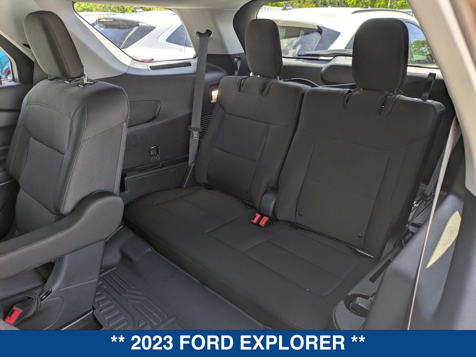 Certified 2023 Ford Explorer XLT RWD image 17