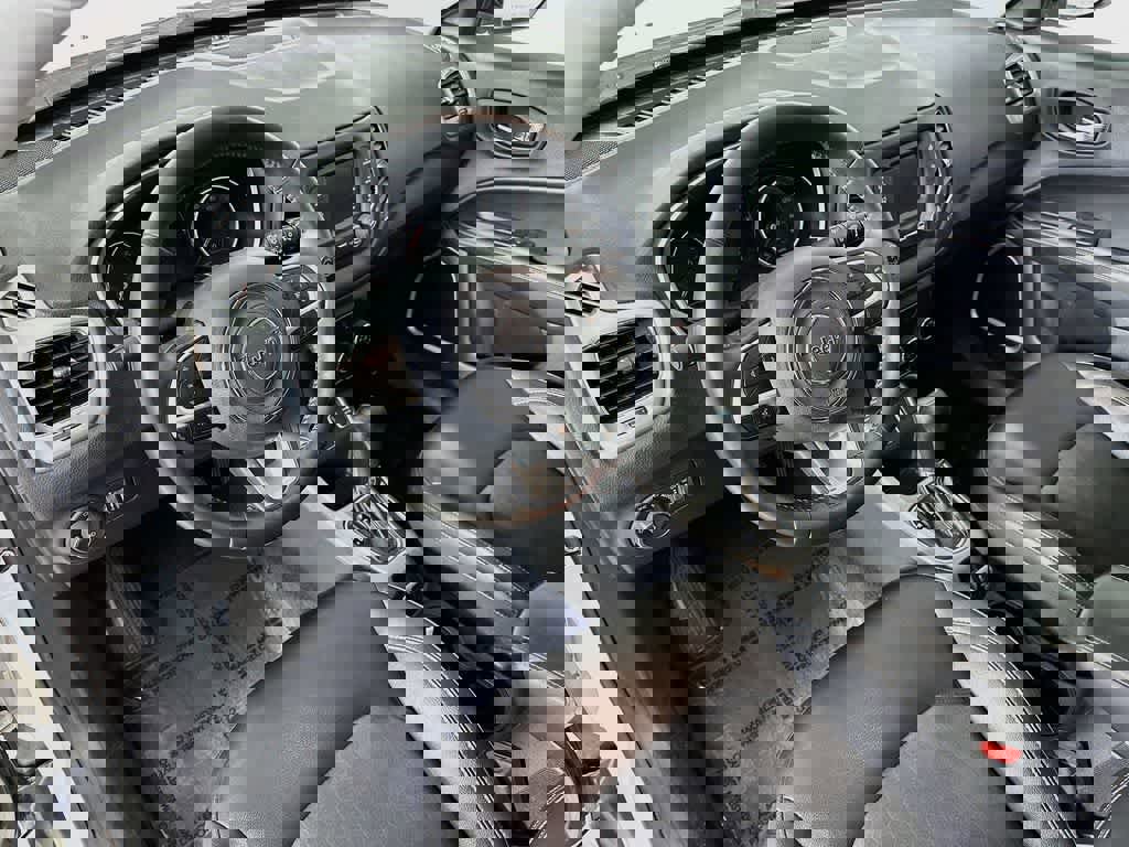 Used 2018 Jeep Compass Latitude image 2