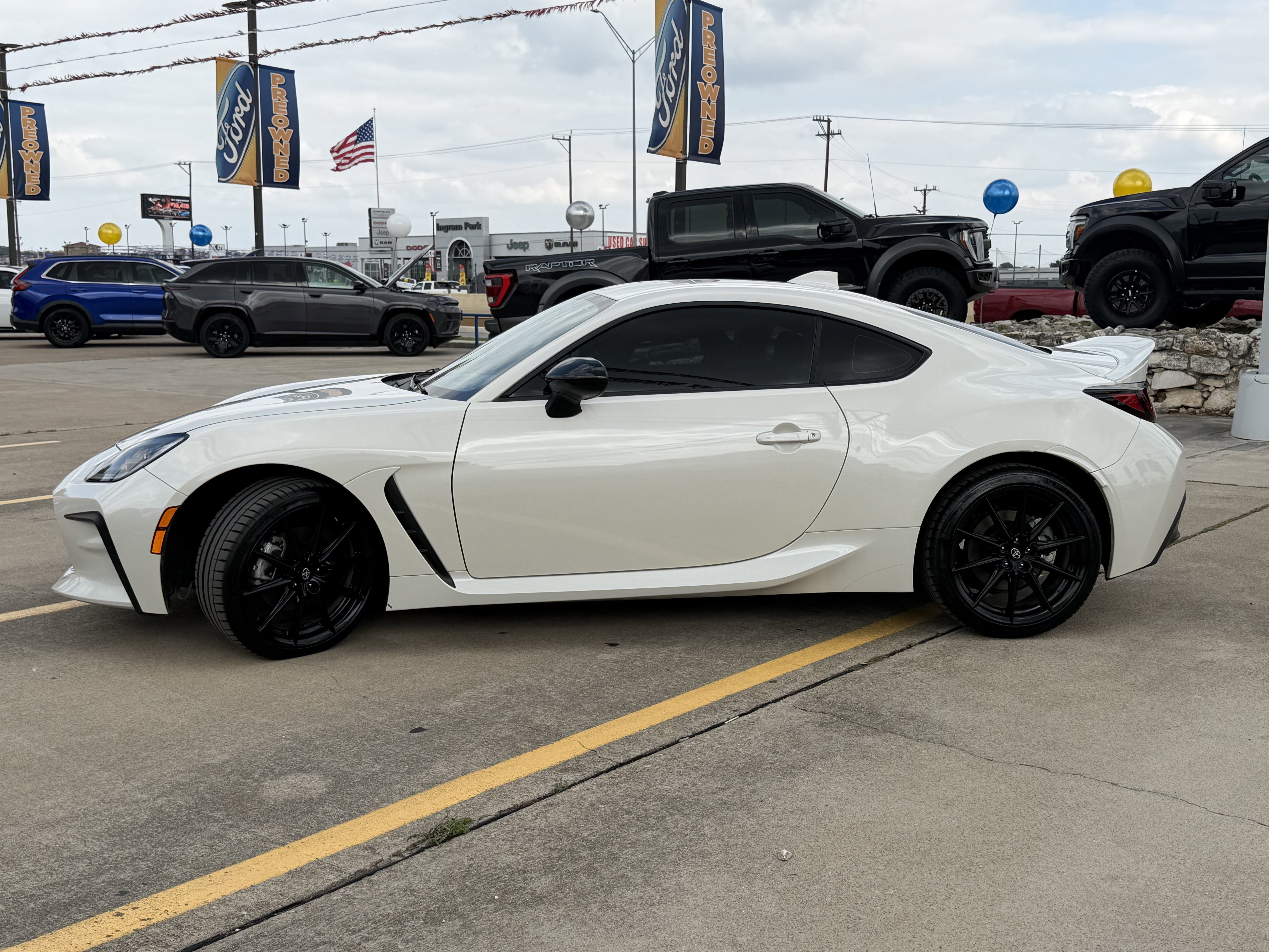 Used 2025 Toyota GR86 Premium w/ ALL Weather Mat Package (TMS) image 7