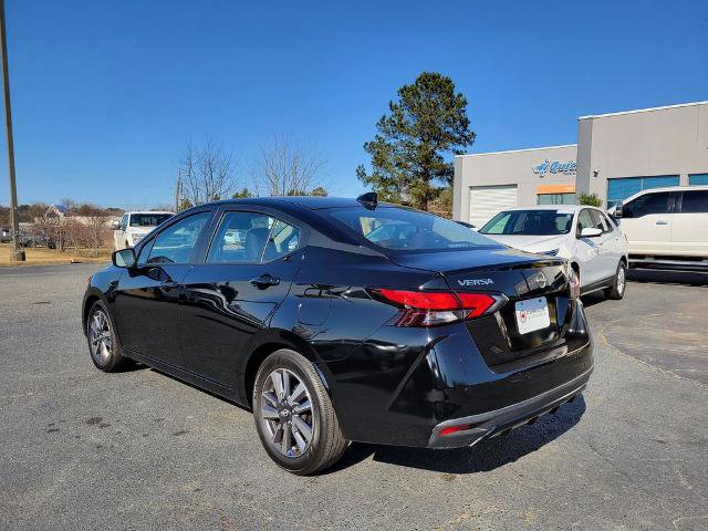 Used 2025 Nissan Versa SV image 3