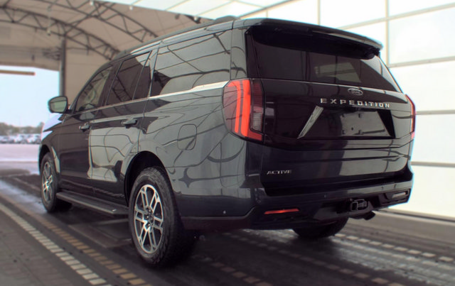 Certified 2025 Ford Expedition Active AWD/4WD image 4