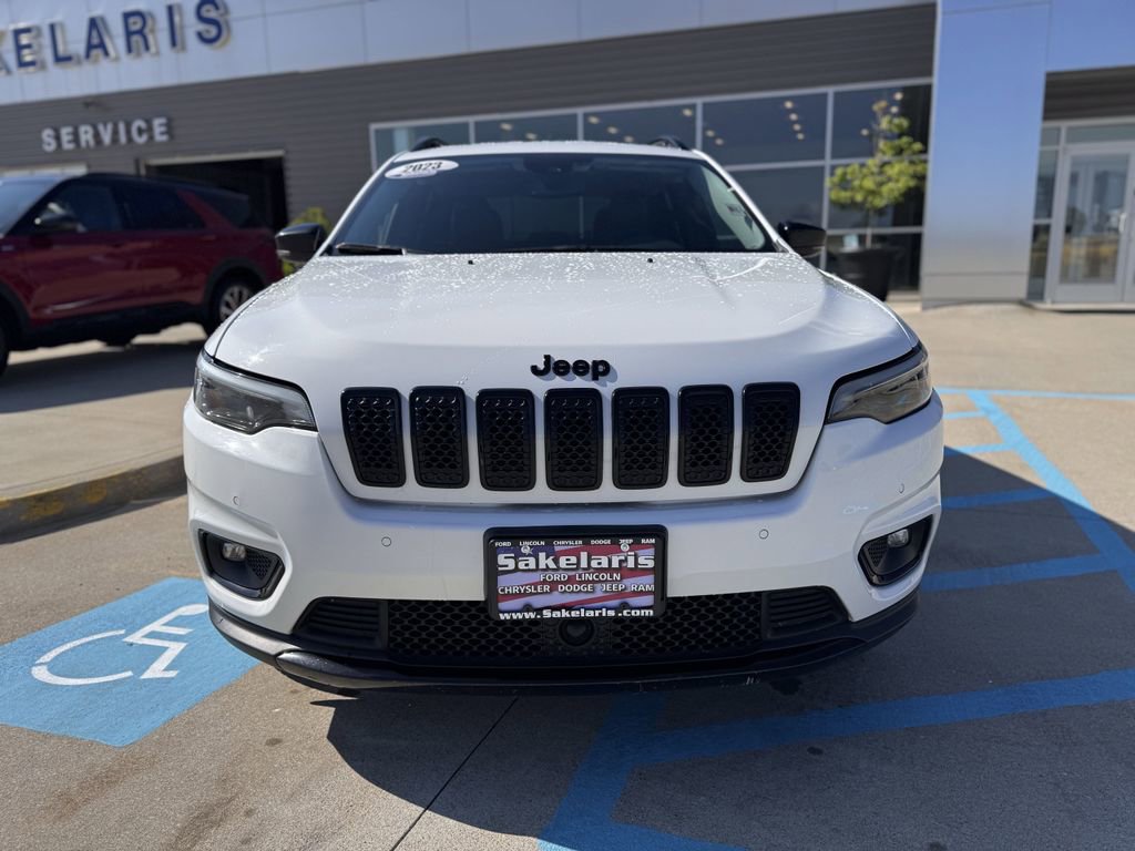 Used 2023 Jeep Cherokee Altitude Lux AWD/4WD image 2