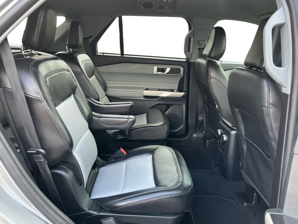 Certified 2022 Ford Explorer XLT w/ Equipment Group 202A RWD image 23