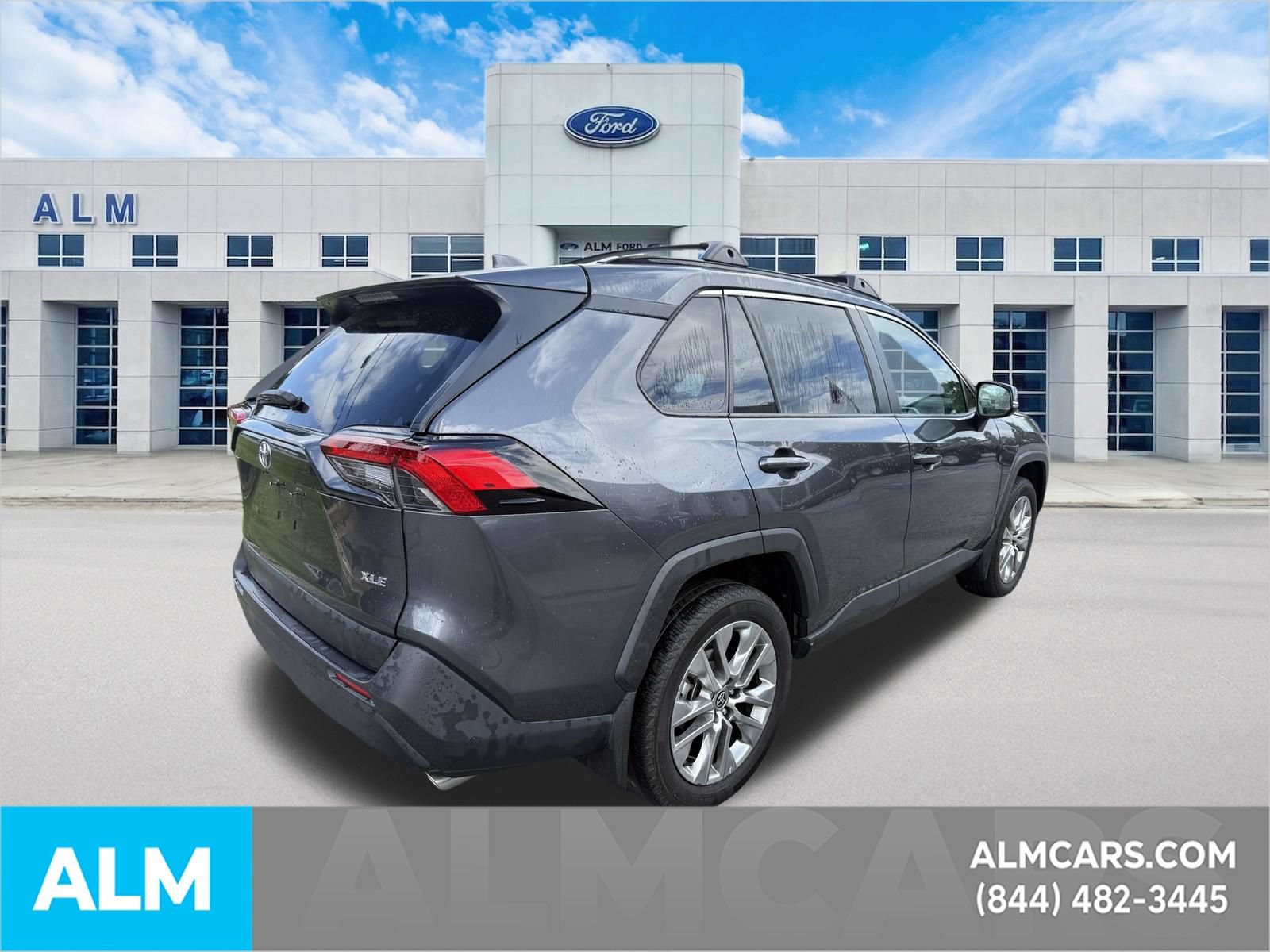 Used 2024 Toyota RAV4 XLE Premium FWD image 5