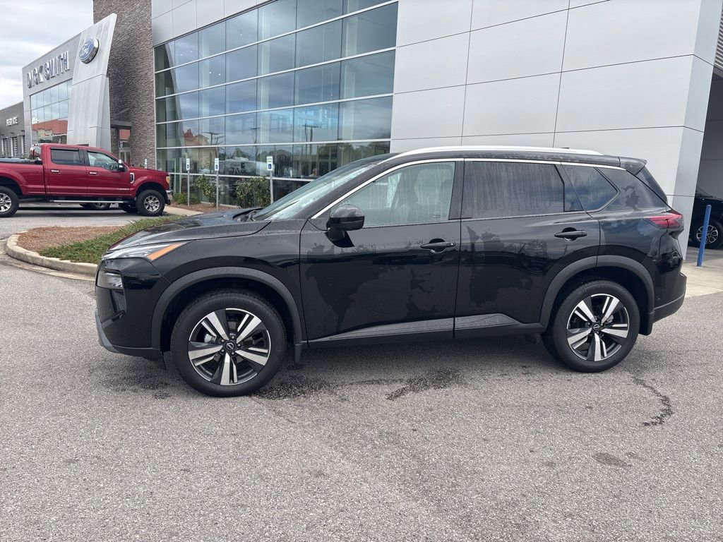 Used 2024 Nissan Rogue SL w/ SL Premium Package image 2