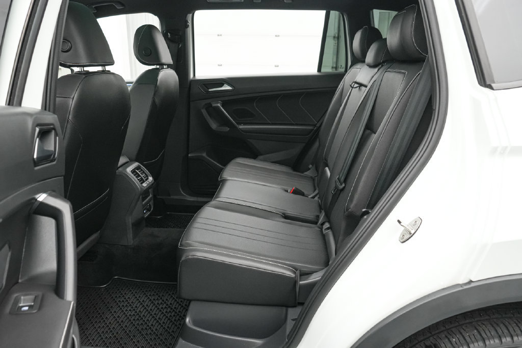 Used 2023 Volkswagen Tiguan SE R-Line AWD/4WD image 19